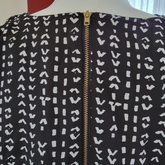 EUC Collective Concepts Black White Long Sleeve Vneck Shorts Romper Size M - Picture 5 of 10